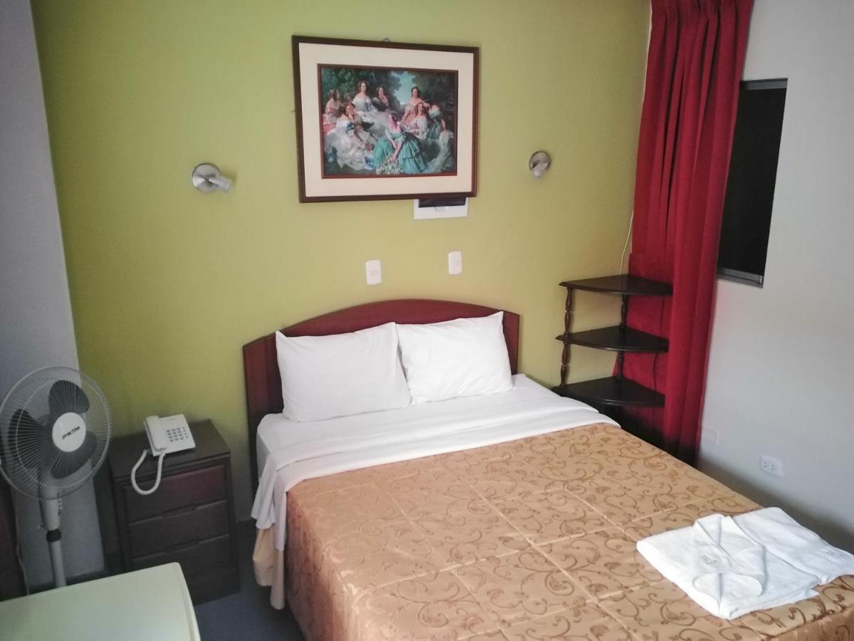 Hotel Plaza Bolognesi 344 Трухильо Екстериор снимка
