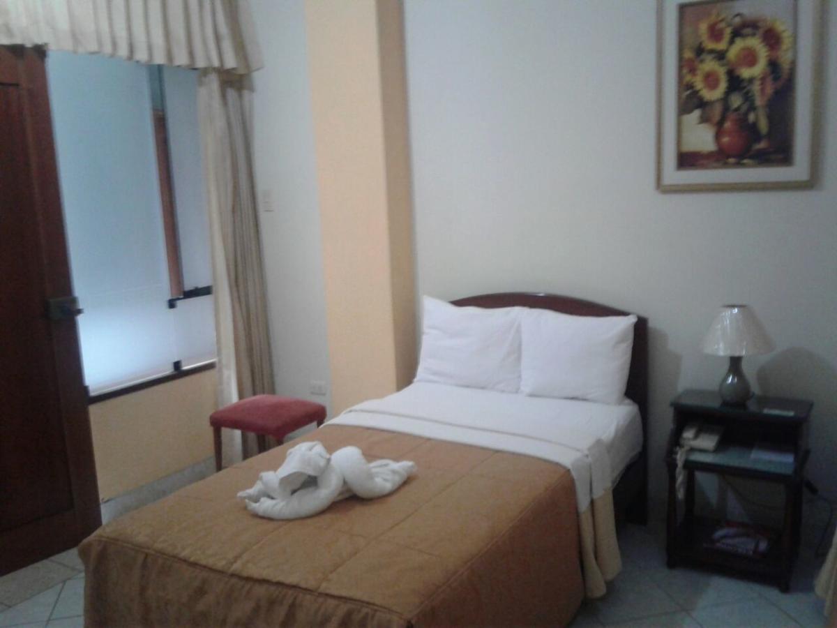 Hotel Plaza Bolognesi 344 Трухильо Екстериор снимка